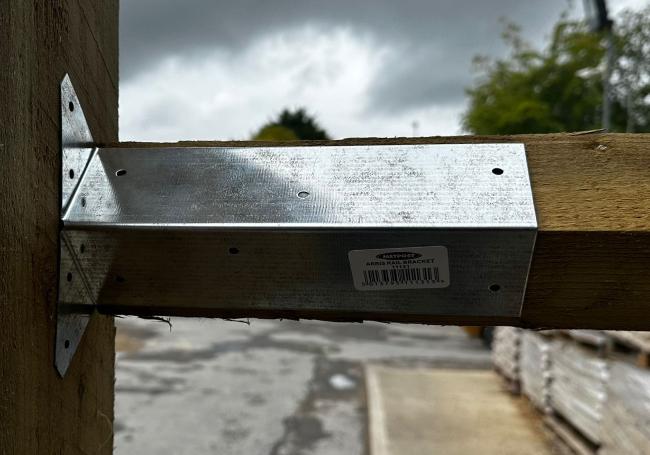Metpost Arris Rail Bracket