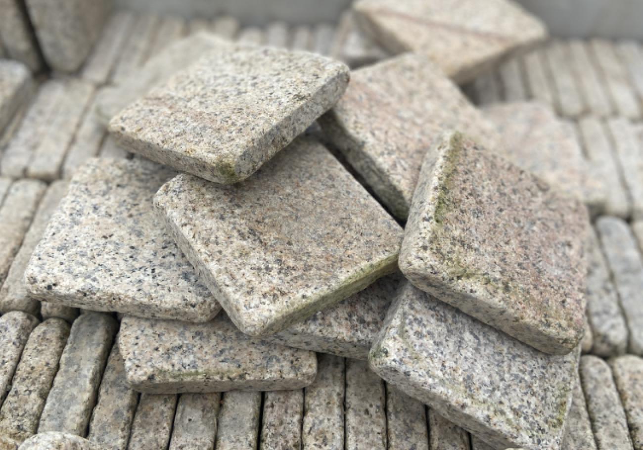 Digby Ember Granite Setts 100mm Singles Digby Ember Granite Setts 100mm Singles