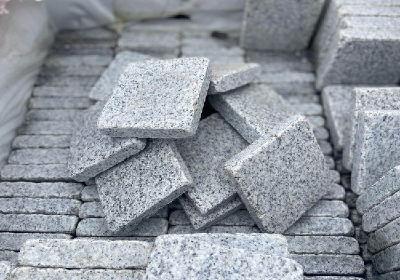 Digby Ice Granite Setts 100mm Singles Digby Ice Granite Setts 100mm Singles