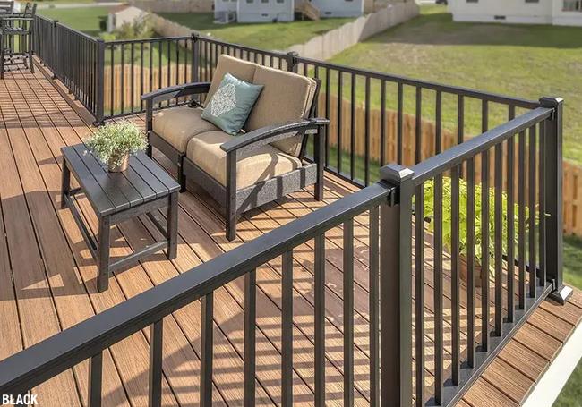 Trex Signature Horizontal Railing