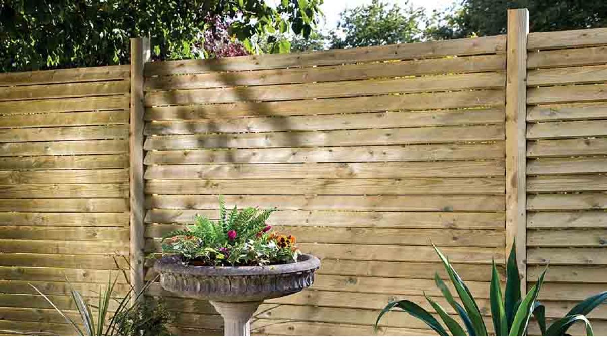 A Guide to Fence Panels Choosing the Right Products