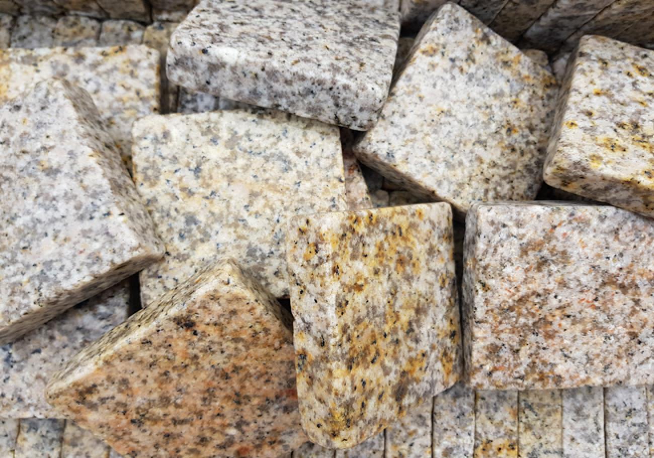 Digby Ember Granite Setts 100mm Singles Digby Ember Granite Setts 100mm Singles